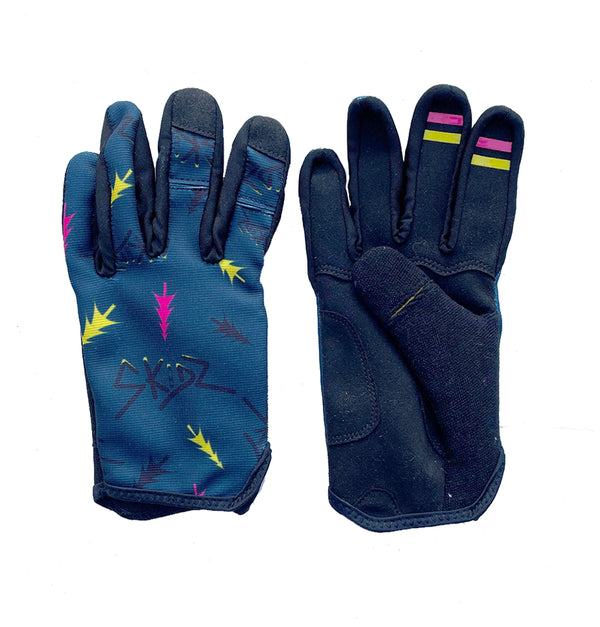 Kids Mountain Bike Gloves /    Super Fit palm with Clarino synthetic leather     Four-way stretch breathable mesh upper     2mm EVA crash padding     Reinforced fingertips with silicone printing on braking fingers     Flex zones at knuckles 